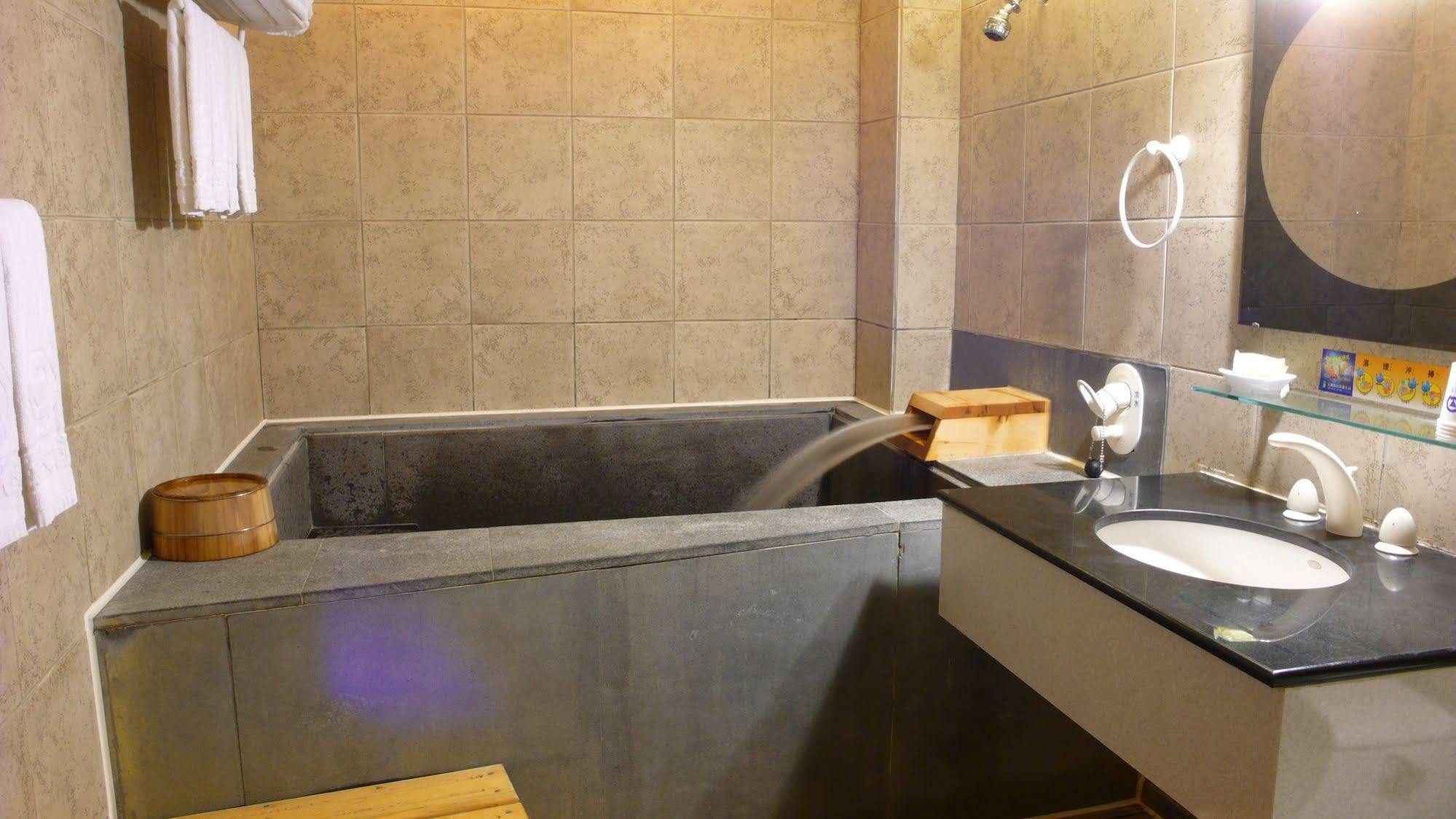 Tian Long Hotel Csiaohszi Kültér fotó